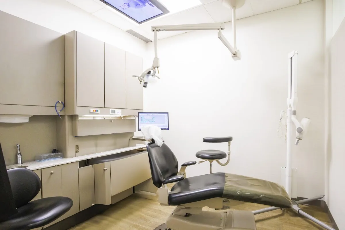 Capilano Mall Dental Centre photo 4