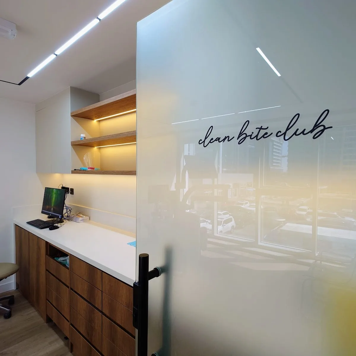 HEY Dental Clinic - DMCC photo 4