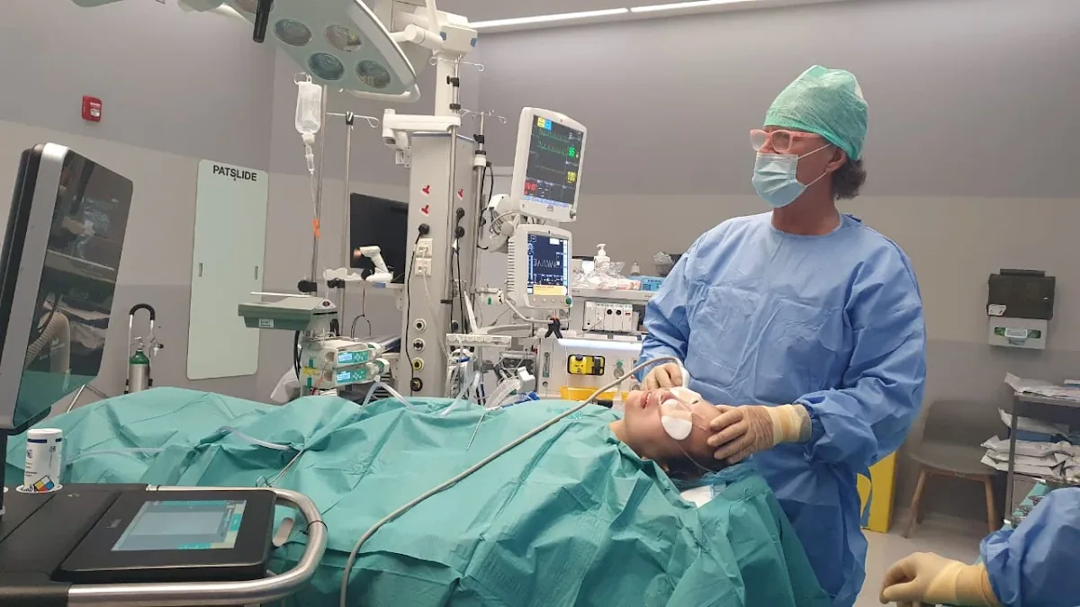 Dr. Luis Gavin (Dental Maxillofacial Aesthetic)