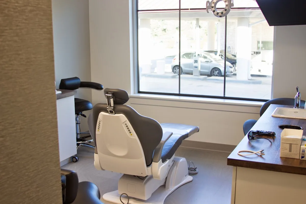 Reveal dental photo 3