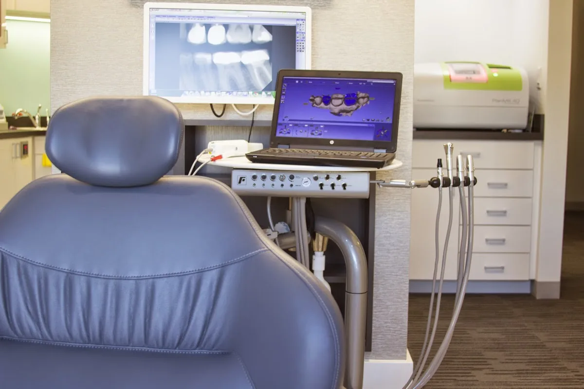 Reveal dental photo 5