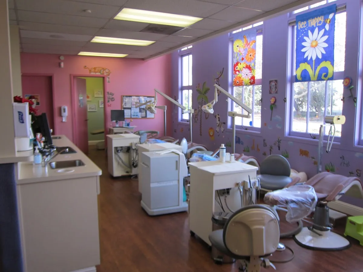 Childrens Dental Center and Big People, Too! photo 3