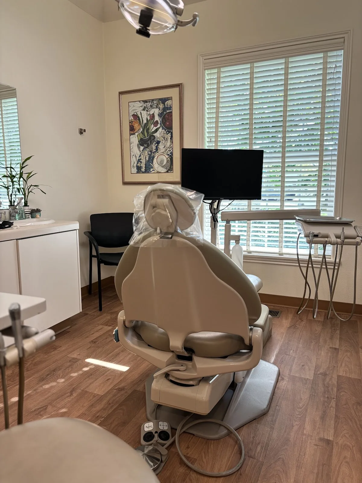 Roots Dental & Dental Implant Center - Salem photo 3