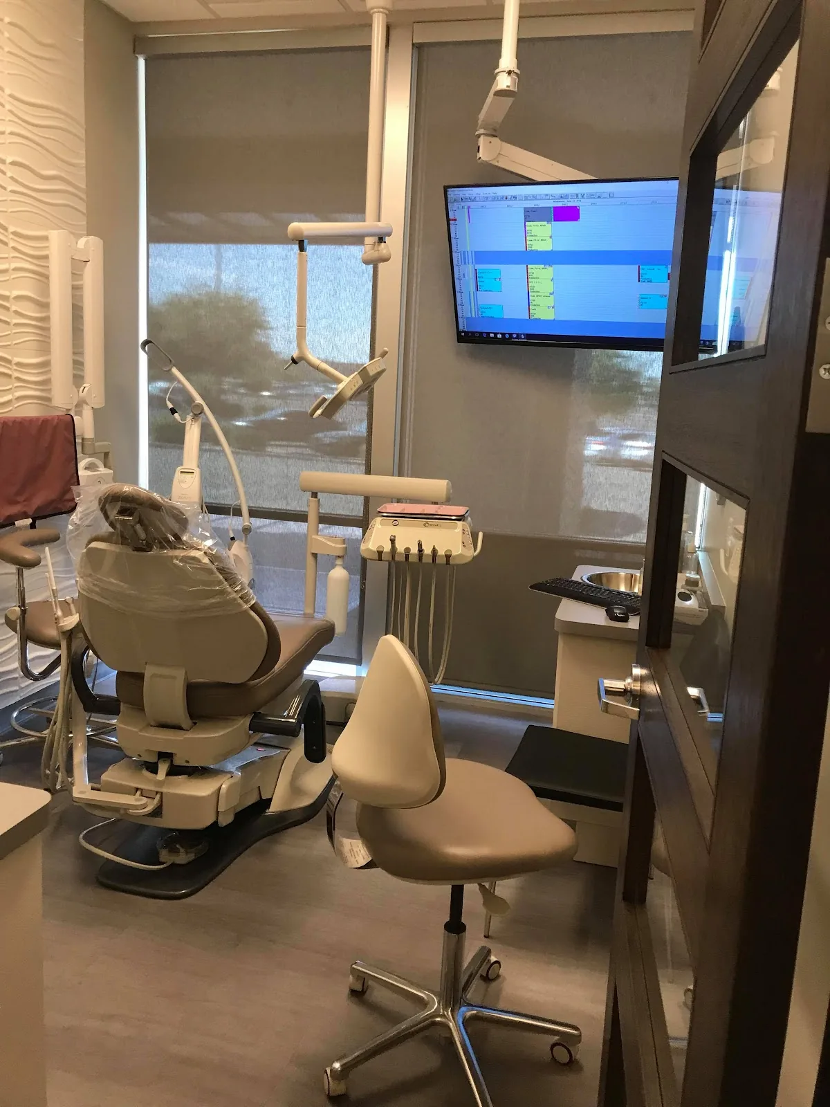 CR Smiles Dental Implant Center photo 3