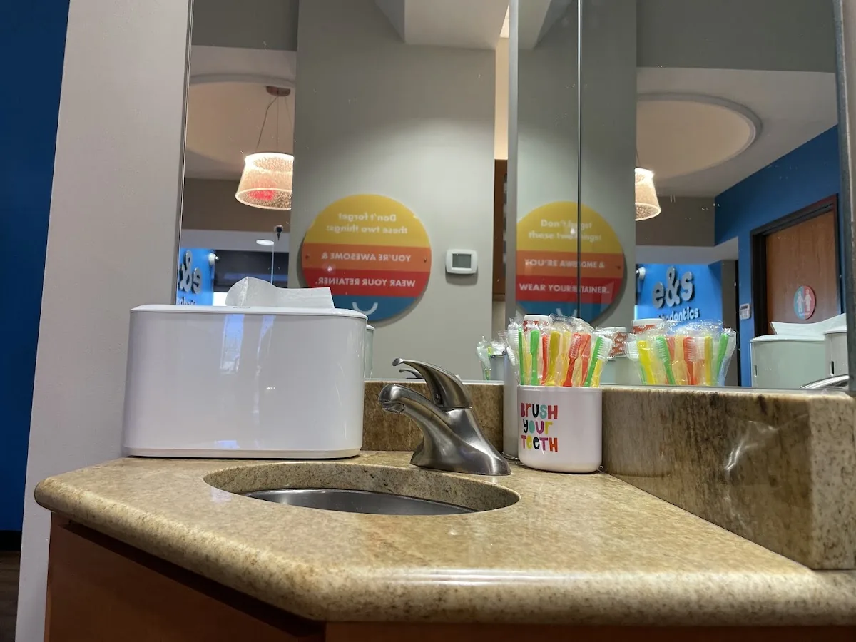 E&S Orthodontics Peoria photo 3