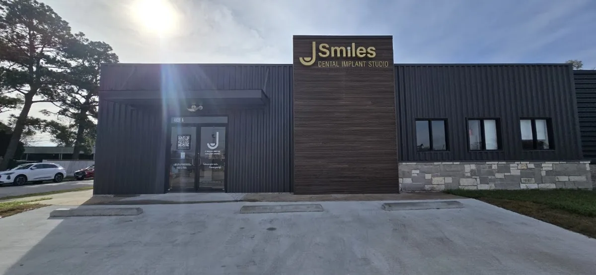 J Smiles Dental Implant Studio photo 2
