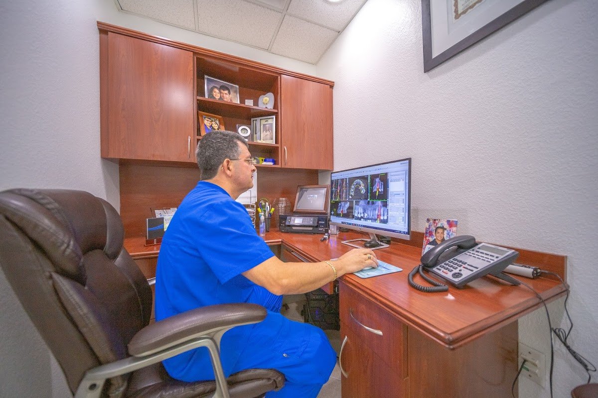 Dr Jauregui Dental Care photo 4