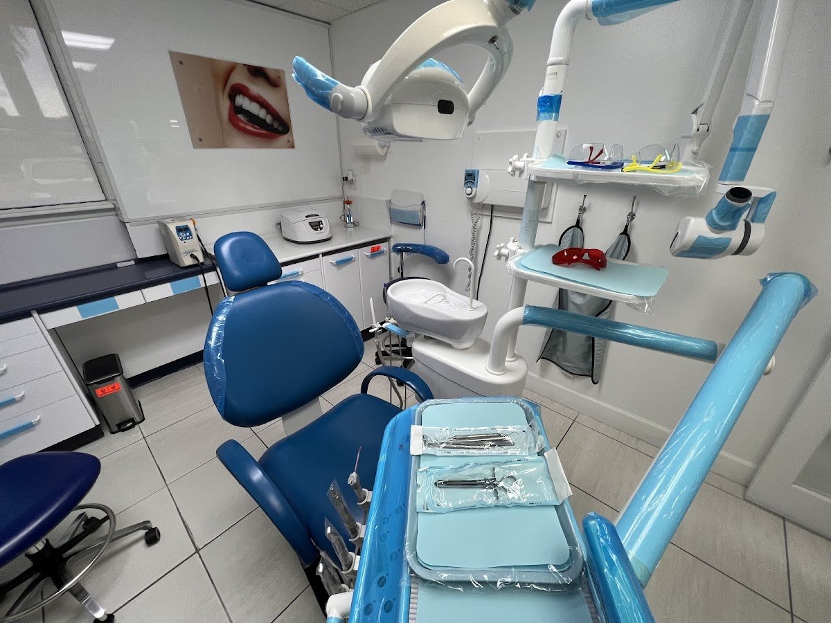 Florida Dental Clinic photo 3