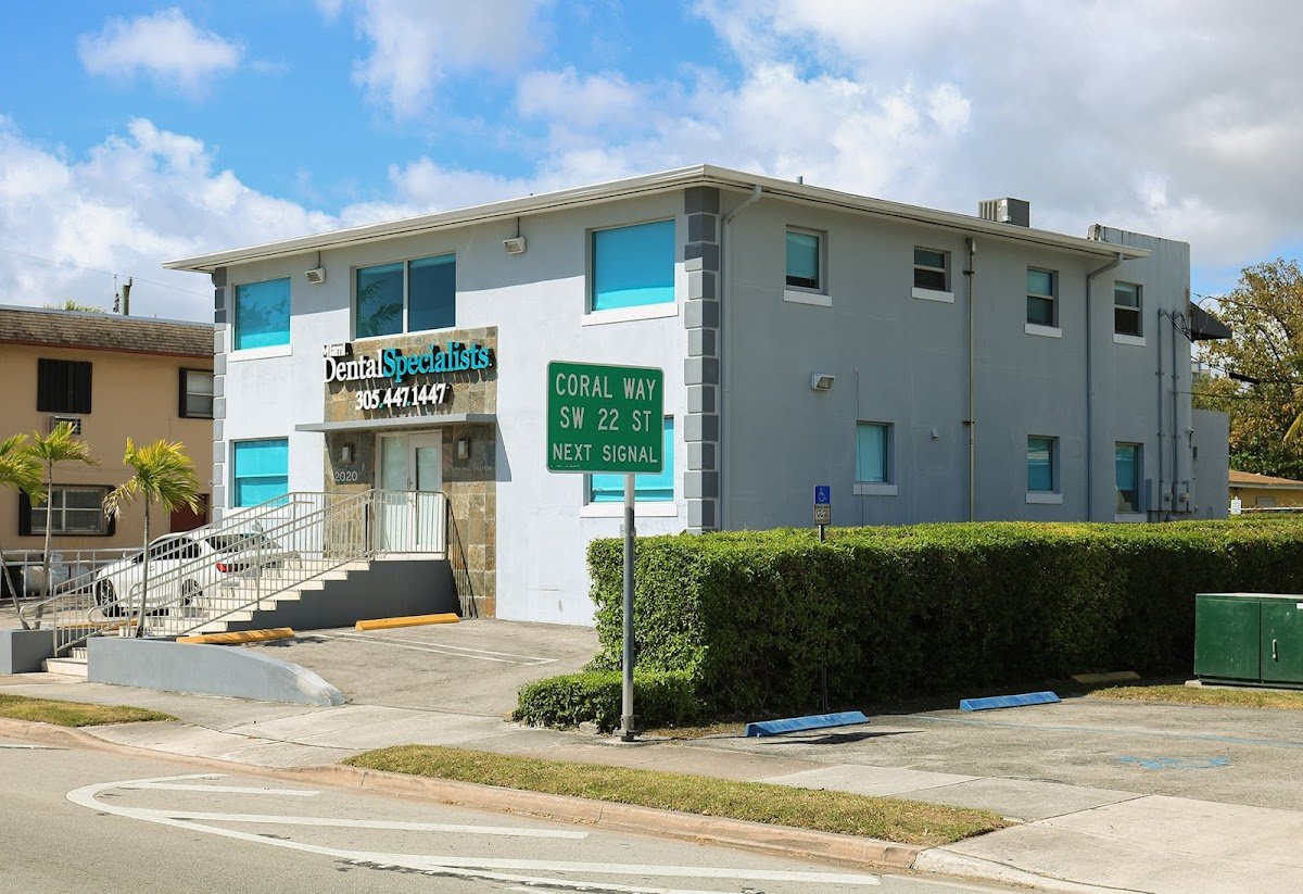 Gallardo Periodontics and Implant Dentistry photo 4