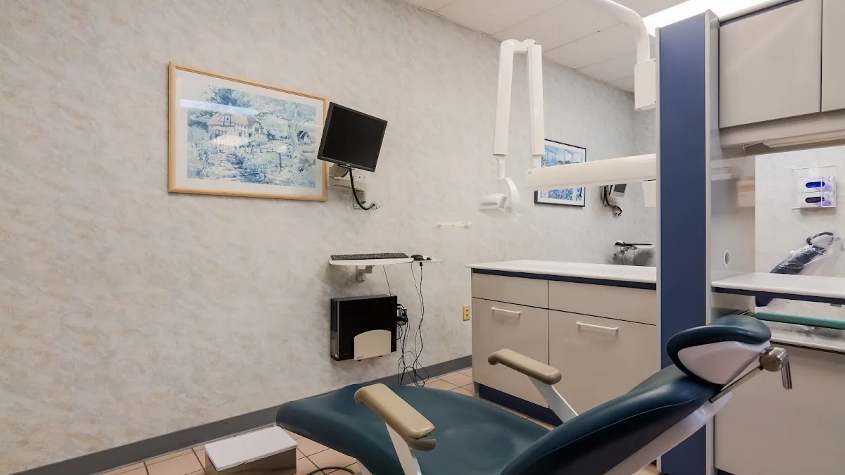 Dental Solutions Market Street photo 3