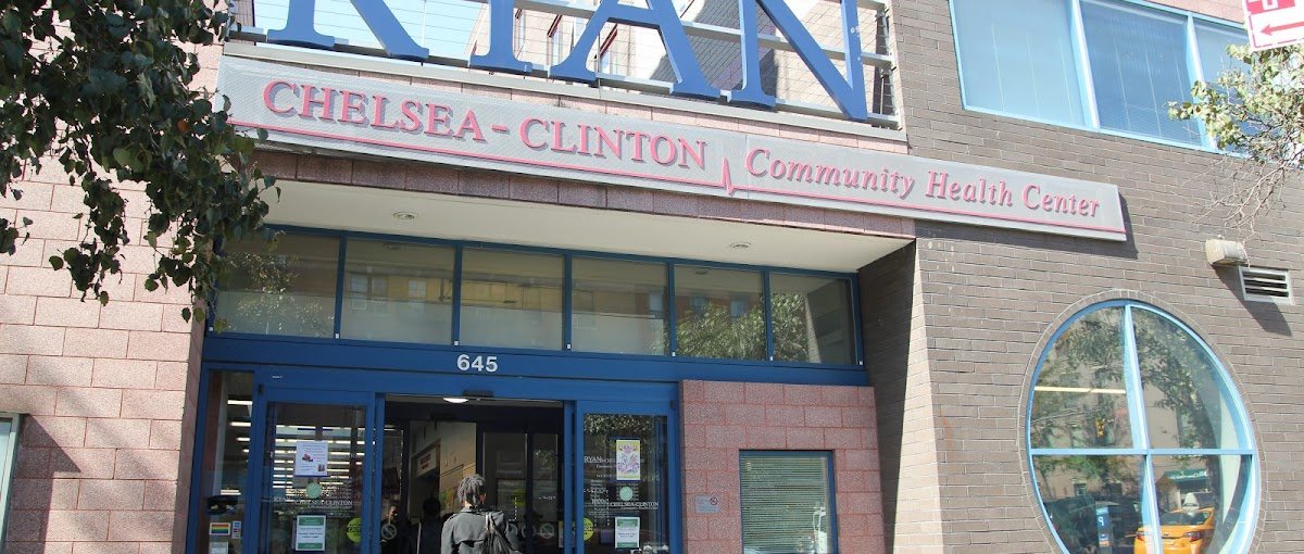 Ryan Chelsea-Clinton photo 1