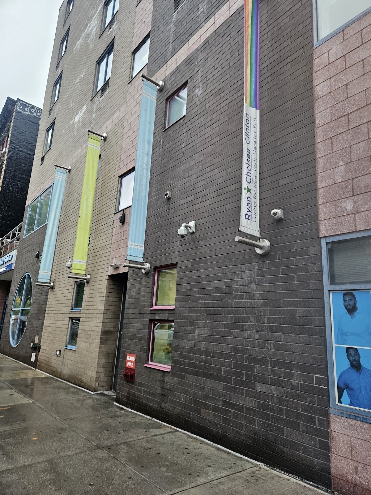 Ryan Chelsea-Clinton photo 5