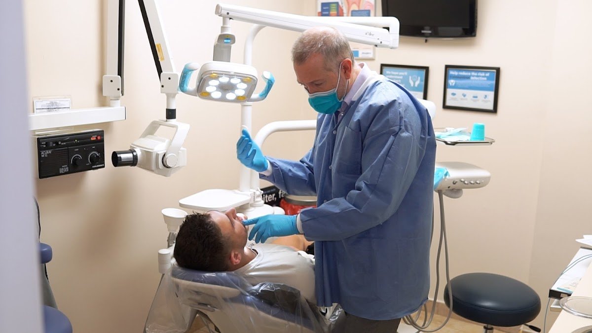 Miami Center for Cosmetic & Implant Dentistry photo 2