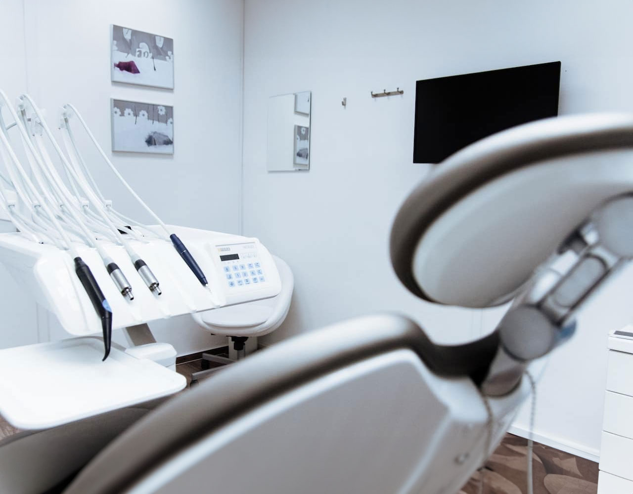 Dr L Tandon - The Dental Touch photo 1