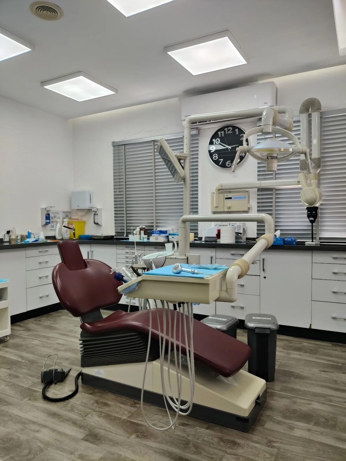 Harub Dental Surgery Shatti Al Qurum photo 3