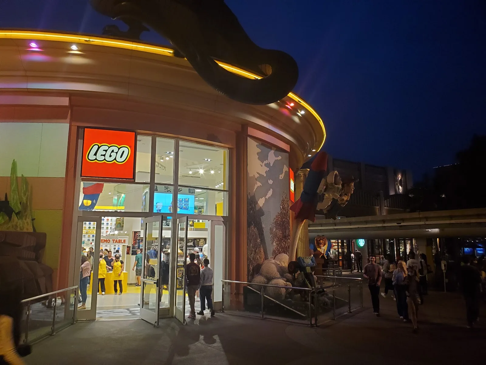 Top 10 Dental Implants in Anaheim California