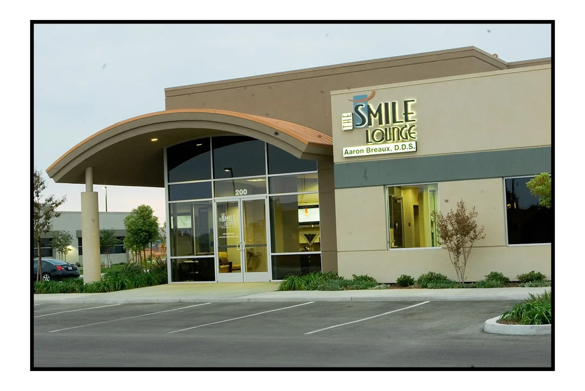 The Smile Lounge Bakersfield photo 3