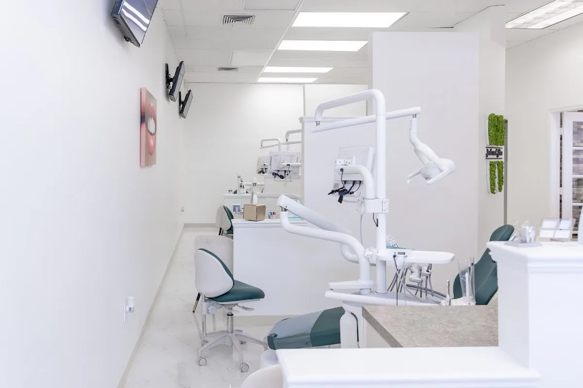 Glorious Smiles & Dental Implants photo 2