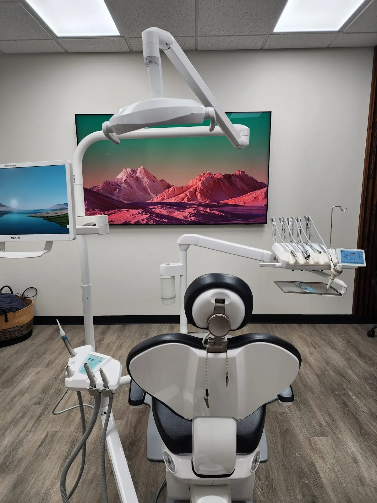 J Smiles Dental Implant Studio photo 3