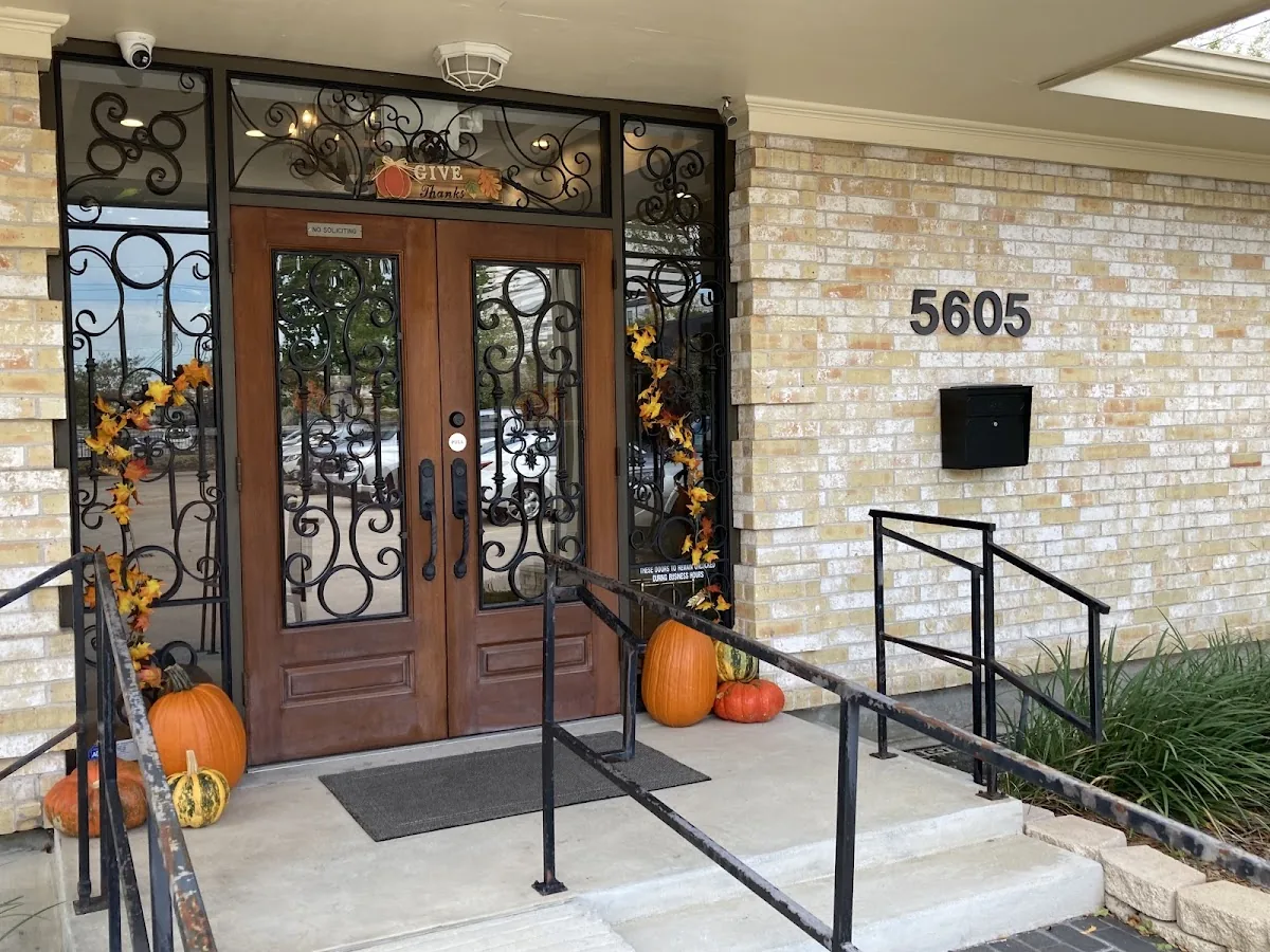 Pinnacle Dental: Dr. Nguyen - Galleria Houston, TX photo 3